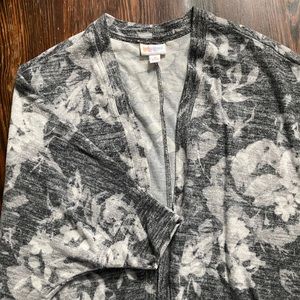 🎉3 for $15 on items $10 or less    
LulaRoe gray and white floral sweater